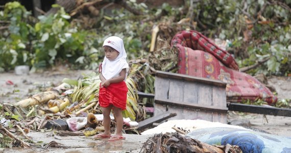 ​Do co najmniej 429 wzrosła liczba ofiar śmiertelnych tsunami, które w sobotę przeszło Cieśninę Sundajską między indonezyjskimi wyspami Jawa i Sumatra - poinformowały władze. Ponad 1485 osób odniosło obrażenia, a 154 uznaje się za zaginione.