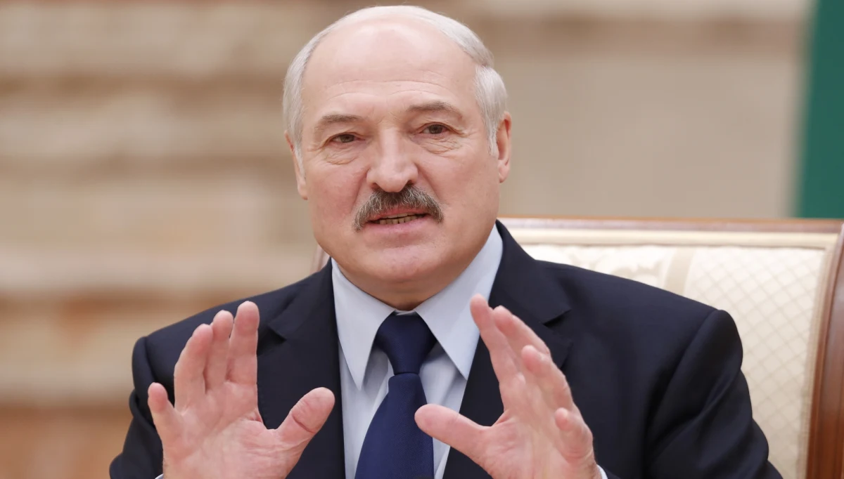 Prezydent Rosji Władimir Putin, który we wtorek ma się spotkać w Moskwie z prezydentem Białorusi Alaksandrem Łukaszenką, zamierza przeprowadzić z nim "poważną rozmowę" - informuje dziennik "Kommiersant".