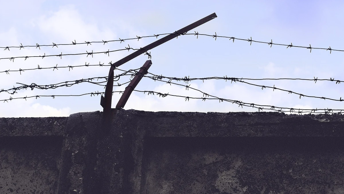 Zarzut dokonania podwójnego zabójstwa postawiła prokuratura obywatelowi Indii, który w niedzielę w okolicach Olsztynka miał śmiertelnie ugodzić nożem dwóch innych cudzoziemców, a trzeciego zranić. Sąd aresztował 28-latka na trzy miesiące.