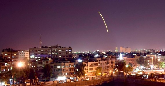 Syria i Izrael oskarżają się nawzajem o rozpoczęcie działań wojennych. We wtorek w pobliżu Damaszku syryjska obrona przeciwlotnicza odpierała izraelski atak powietrzny, natomiast Izrael twierdzi, że bronił się przed syryjskimi pociskami, wystrzelonymi w kierunku jego terytorium.