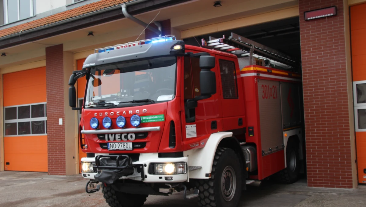 Sześć osób straciło dach nad głową po nocnym pożarze domu w miejscowości Pietrzwałd koło Ostródy w woj. warmińsko-mazurskim. Nikomu na szczęście nic się nie stało.