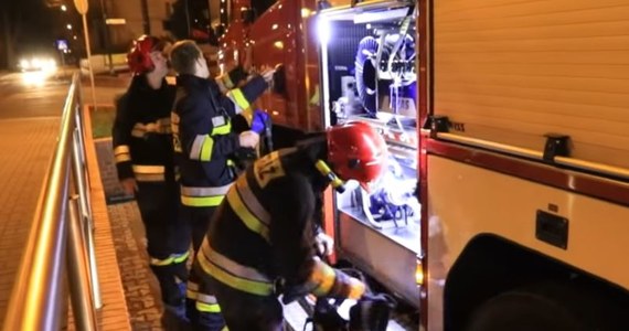 ​Funkcjonariusze Straży Pożarnej z Świnoujścia otrzymali w święta nietypowe wezwanie. Do świnoujskiego szpitala zgłosił się mężczyzna z łożyskiem na przyrodzeniu. Okazało się, że lekarze nie byli w stanie mu pomóc i dlatego wezwali strażaków!
