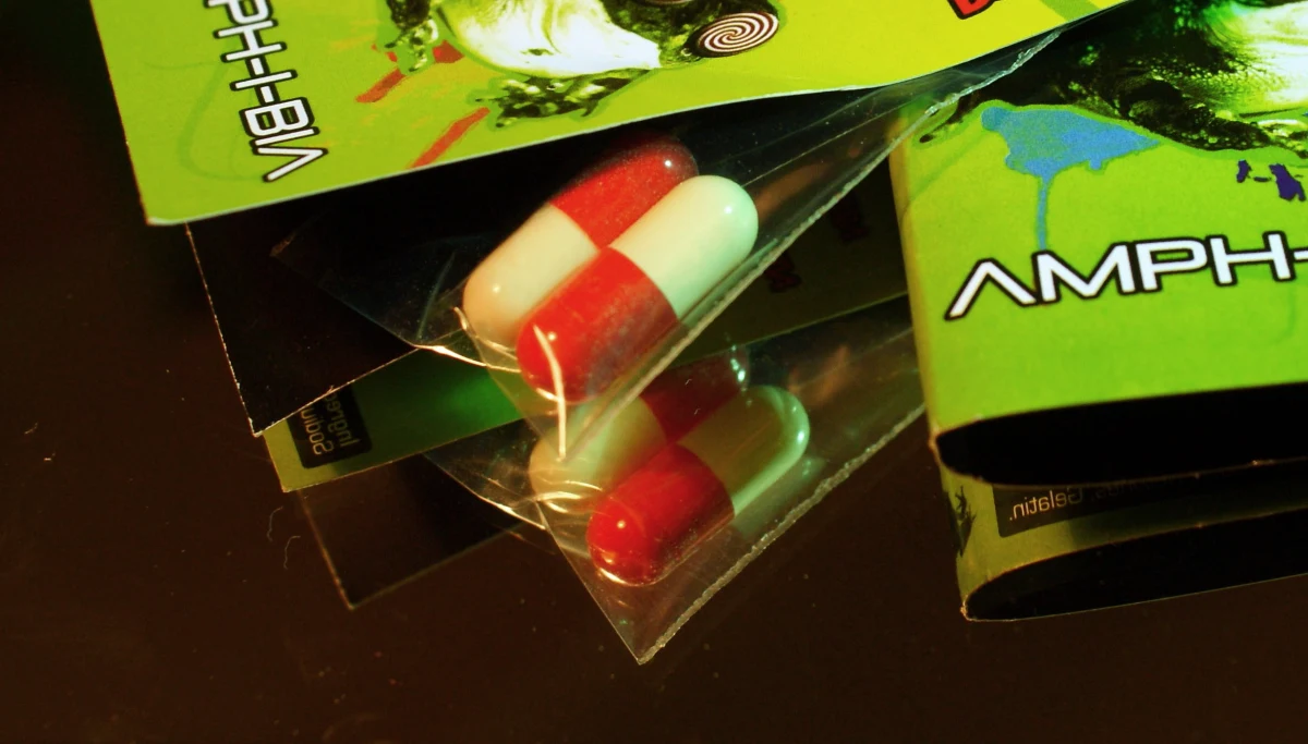 ​Zarzut uczestnictwa w obrocie znacznymi ilościami środków psychoaktywnych i spowodowania w ten sposób niebezpieczeństwa dla życia lub zdrowia wielu osób usłyszał handlujący dopalaczami 35-latek z Mikołowa. Prokuratura chce aresztowania podejrzanego.