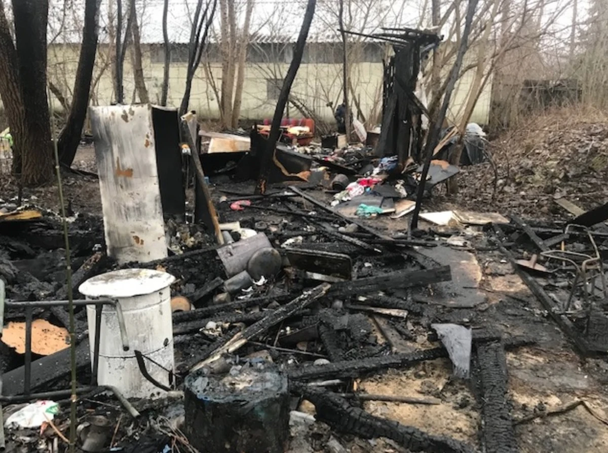 "Nie można przejść obojętnie obok śmierci 6 osób. Prosimy wszystkich mieszkańców miasta o jeszcze większą uważność na osoby bezdomne, zwłaszcza w okresie mrozów" – napisali członkowie Wspólnoty Sant'Egidio w komunikacie wydanym po pożarze pustostanu na Żeraniu. Do tragicznego zdarzenia doszło w noc Bożego Narodzenia.