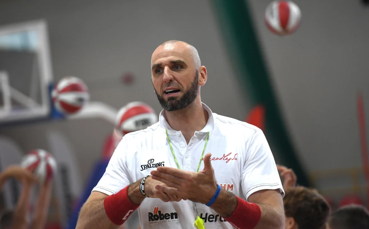 Kiełbasa, schabowy, pierogi z mięsem oraz takie z kapustą – taki posiłek zaserwował swoim kolegom z drużyny LA Clippers Marcin Gortat. W ten sposób koszykarz dał przedsmak tego, co czeka zawodników z LA 6 stycznia, gdy odbędzie się "Polska noc".