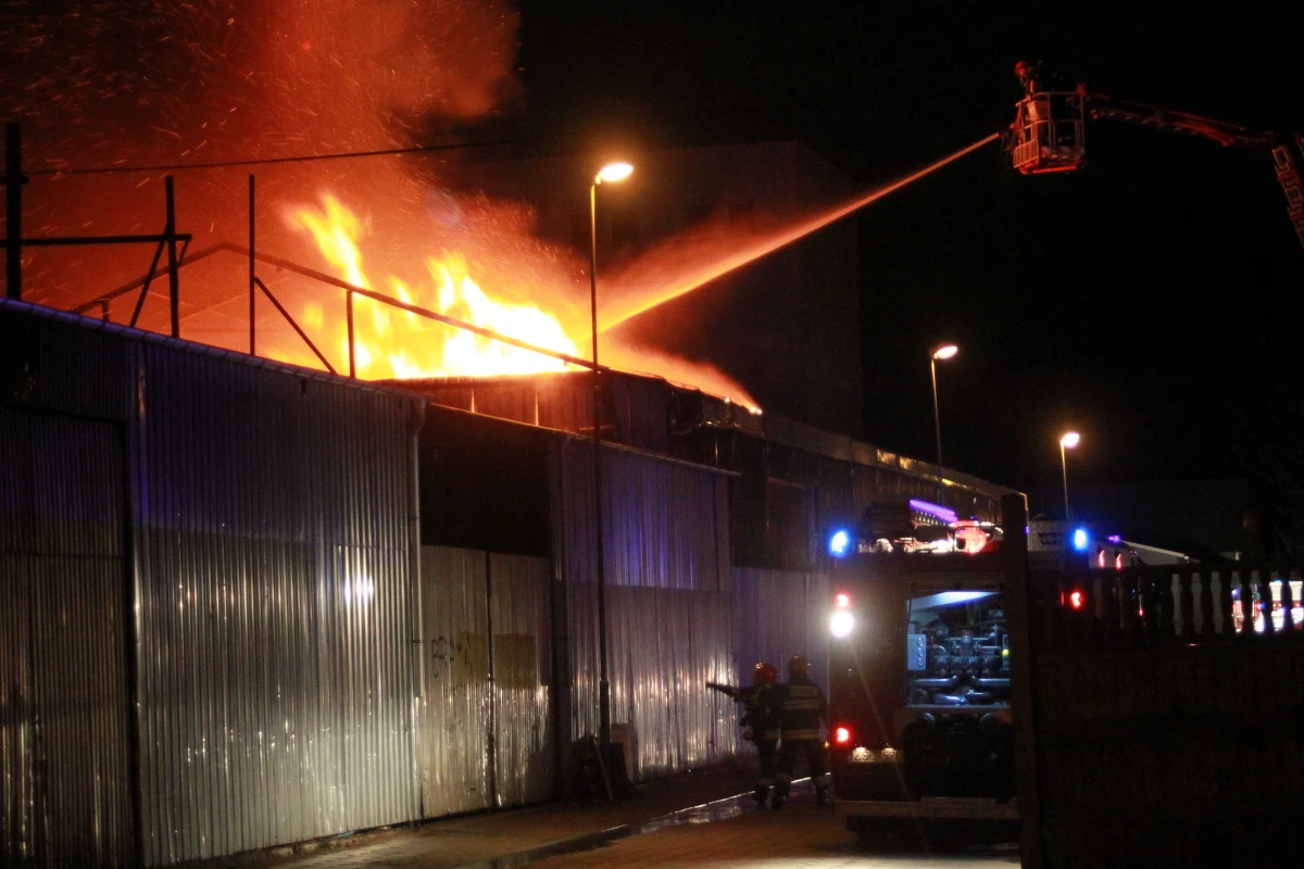 Pożar zakładu przemysłowego przy ulicy Lnianej w Koszalinie. Informację dostaliśmy na Gorącą Linię RMF FM.