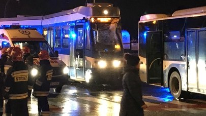 Kraków: Autobus zderzył się z tramwajem. 7 poszkodowanych w szpitalu