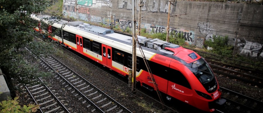 Poważne problemy kolejowe w Warszawie. Przez awarię urządzeń sterowania ruchem na linii średnicowej, pociągi były opóźnione, a część podróżnych musiała się przesiąść.