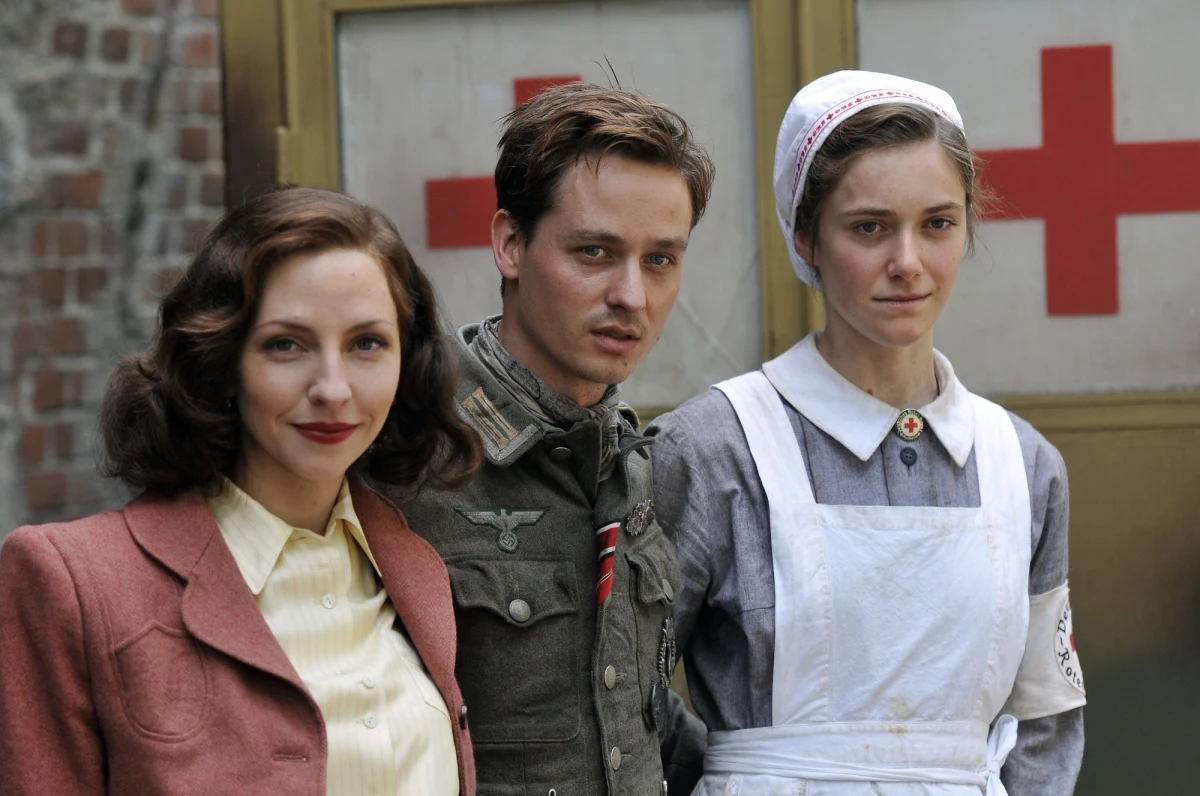 Telewizja ZDF zapowiedziała odwołanie się od wyroku krakowskiego sądu okręgowego ws. serialu "Nasze matki, nasi ojcowie". "ZDF żałuje, że krakowski sąd okręgowy nie uwzględnił (w wyroku - PAP) wystarczająco wolności sztuki" - przekazała stacja agencji dpa. "Gdy tylko wyrok ukaże się na piśmie, ZDF zbada uzasadnienie i podejmie środki prawne przeciw decyzji" - dodano w komunikacie.