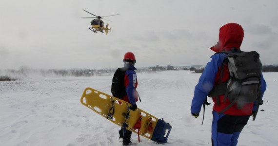 Nie udało się uratować 24-latka, którego znaleziono w pobliżu bacówki na Rycerzowej w Beskidach. 