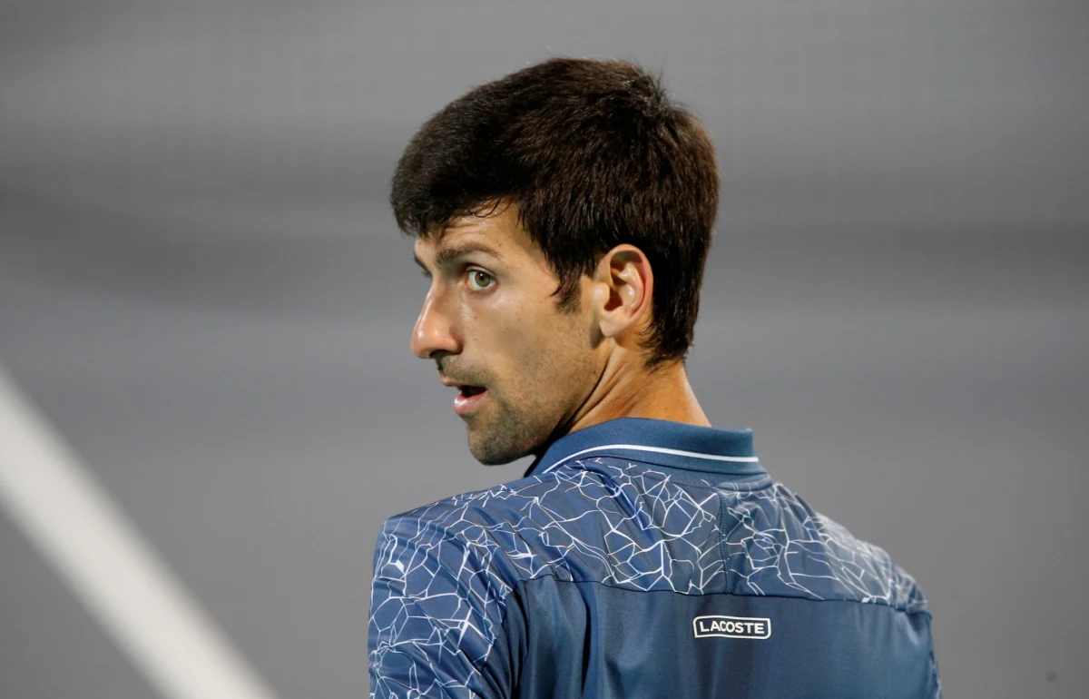 Novak Djokovic rozpoczął sezon od zwycięstwa w pokazowym turnieju Mubadala World Tennis Championship w Abu Zabi. Lider światowego rankingu, który wygrał tę imprezę po raz czwarty, w finale pokonał Kevina Andersona z RPA 4:6, 7:5, 7:5.