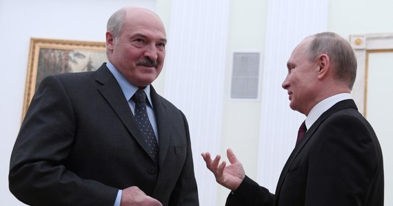 Drugie w ciągu tygodnia spotkanie liderów Rosji i Białorusi, poświęcone spornym kwestiom w relacjach dwustronnych, odbyło się w Moskwie. Z braku oficjalnych komentarzy media ponownie wnioskują, że nie osiągnięto porozumienia. Poinformowano natomiast, że Łukaszenka z okazji zbliżającego się Nowego Roku podarował Putinowi... słoninę i cztery worki kartofli.