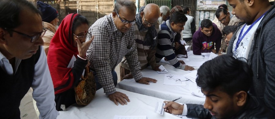Dwie osoby zginęły w niedzielę w Bangladeszu w starciach podczas odbywających się w tym kraju wyborów parlamentarnych - poinformowała miejscowa policja.