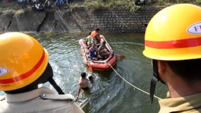 Indie: Płetwonurkowie próbują dotrzeć do 15 górników uwięzionych w zalanej kopalni