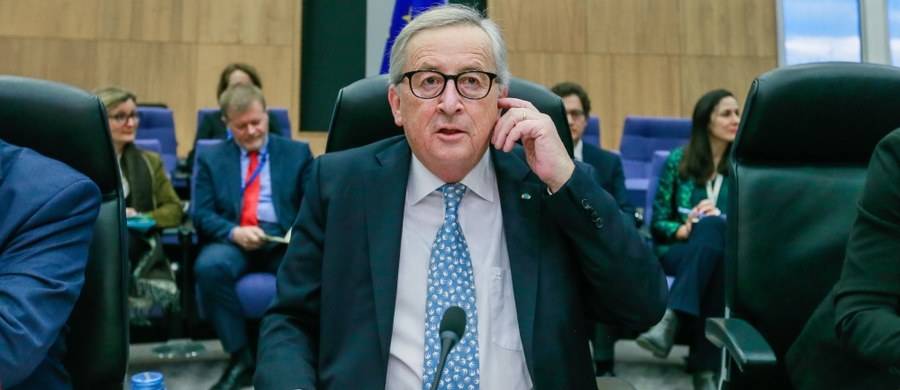 "Wystarczy iść na cmentarz wojenny, by zdać sobie sprawę z tego, jaka jest alternatywa dla jedności europejskiej"- powiedział przewodniczący Komisji Europejskiej Jean-Claude Juncker w wywiadzie dla dziennika "La Repubblica". Wyraził też przekonanie, że "nie ma powodu, by rozpaczać nad Europą". "By wątpić - tak. Ale jestem pewien, że UE ma przyszłość"- stwierdził.