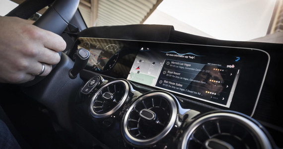 Mercedes MBUX przyszłość samochodowych systemów