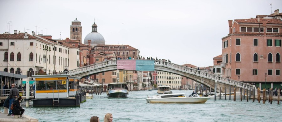 Rząd Włoch wprowadza opłatę za wjazd do Wenecji. Takie rozwiązanie zawarte jest w projekcie budżetu na przyszły rok. Opłata ta ma wynosić średnio od 2,50 do 5 euro.