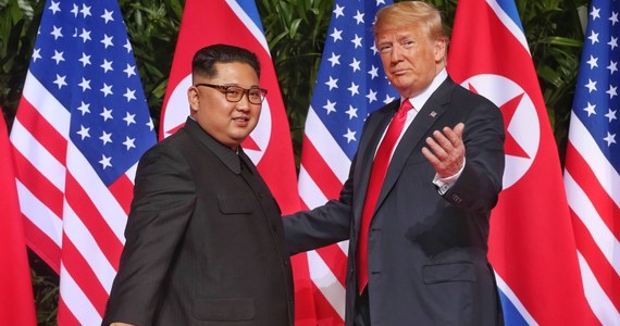 Przywódca Korei Płn., Kim Dzong Un miał wystosować pojednawczy w tonie list do prezydenta Donalda Trumpa, w którym zaproponował wznowienie dialogu na temat denuklearyzacji Półwyspu Koreańskiego - napisał południowokoreański dziennik "Czoson Ilbo".