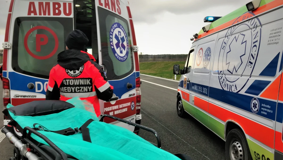 Trzy osoby zostały ranne po czołowym zderzeniu pasażerskiego busa z samochodem osobowym na Podkarpaciu. Droga krajowa numer 9 została odblokowana przed godz. 13. 