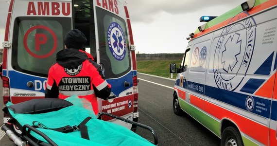 Trzy osoby zostały ranne po czołowym zderzeniu pasażerskiego busa z samochodem osobowym na Podkarpaciu. Droga krajowa numer 9 została odblokowana przed godz. 13. 