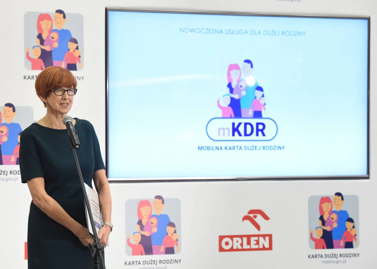 Od 1 stycznia 2019 r. Karta Dużej Rodziny będzie przysługiwała tym rodzicom, które mają lub w przeszłości mieli na utrzymaniu co najmniej troje dzieci – bez względu na ich wiek w chwili składania wniosku – poinformowało Ministerstwo Rodziny, Pracy i Polityki Społecznej.