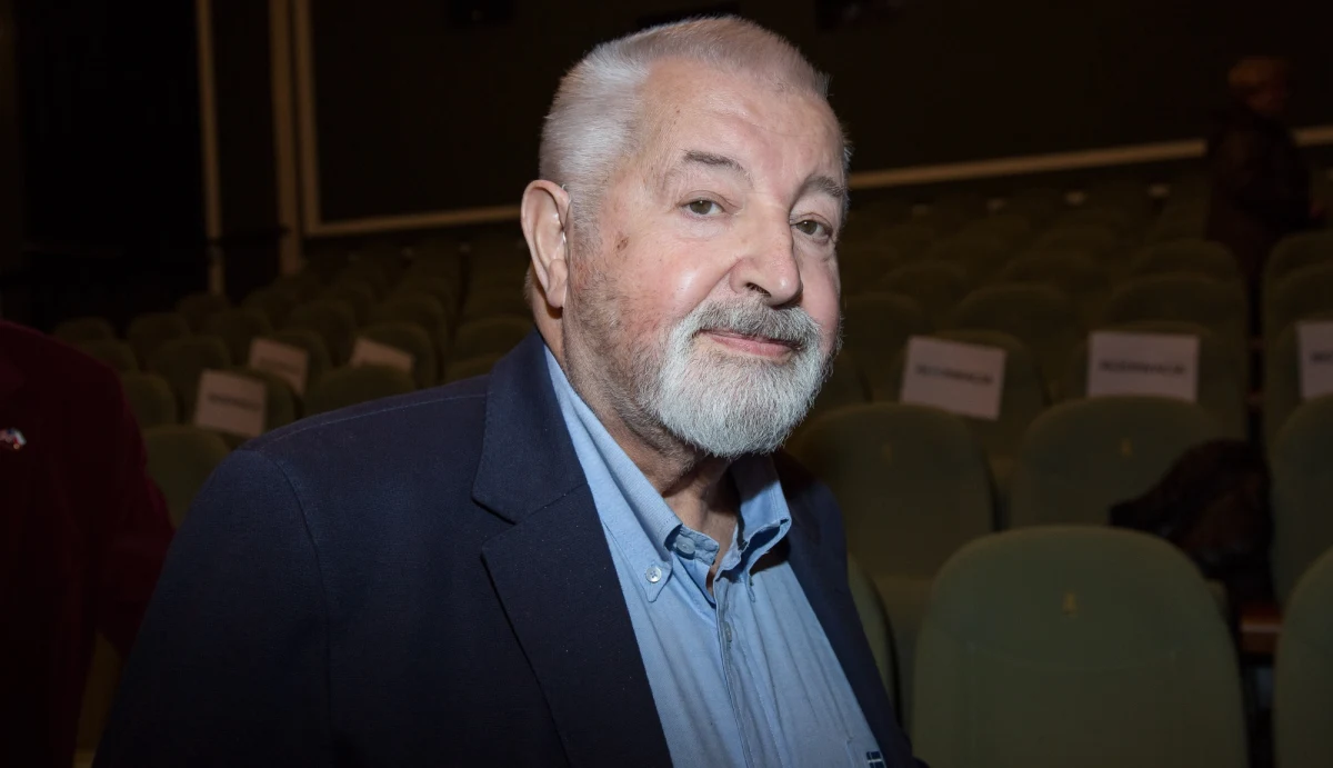 Janusz Majewski - twórca takich głośnych obrazów jak "Zaklęte rewiry" i "C.K. Dezerterzy" - pracuje nad nowym filmem. Scenariusz "Czarnego mercedesa" powstał na podstawie jego powieści pod tym samym tytułem. Na ekranie zobaczymy m.in. Artura Żmijewskiego, Danutę Stenkę, Mariana Opanię i Sonię Bohosiewicz. Premiera planowana jest na jesień 2019 roku. 