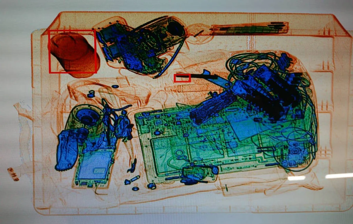 Pięć magazynków z amunicją i scyzoryk miał w swoim plecaku Francuz, który próbował wejść do katedry Sagrada Familia w Barcelonie. Mężczyzna, który twierdzi, że jest żołnierzem, został zatrzymany. 