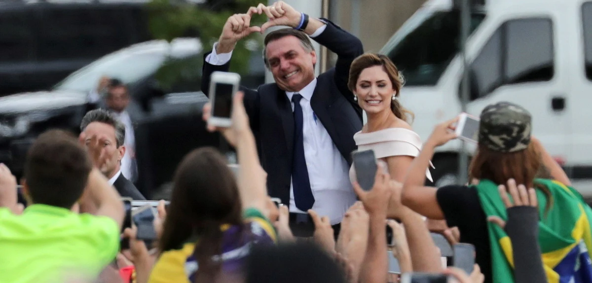 Skrajnie prawicowy nacjonalista Jair Bolsonaro został zaprzysiężony na prezydenta Brazylii. 63-letni Bolsonaro, który w przeszłości był kapitanem brazylijskiej armii, a od 1991 roku zasiadał w parlamencie, jest z racji kontrowersyjnych wypowiedzi porównywany do prezydenta USA Donalda Trumpa, a przez niektórych nazywany "tropikalnym Trumpem".