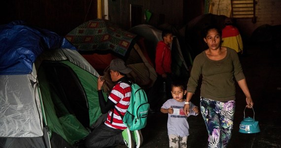Ok. 150 migrantów z krajów Ameryki Centralnej podjęło próbę nielegalnego przekroczenia granicy w noc sylwestrową. Na Playas de Tijuana amerykańskie patrole graniczne dwukrotnie użyły gazu łzawiącego. 25 osób zostało aresztowanych. Organizacja "Projekt- Zaginieni Migranci"podała, że 400 migrantów zmarło podczas próby nielegalnego przekroczenia granicy Stanów Zjednoczonych z Meksykiem w 2018 roku.
