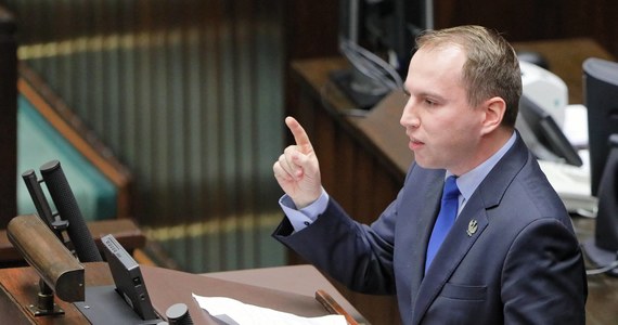 Nowy minister Adam Andruszkiewicz otrzyma rządową limuzynę, ale na nowej pracy finansowo nie zyska. Nowy wiceminister cyfryzacji zajmie się współpracą z parlamentem.