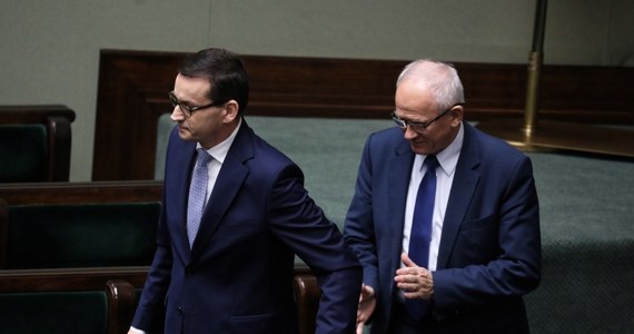 Komisja Europejska prawdopodobnie zajmie się zbadaniem zgodności z unijnym prawem nowej ustawy obniżającej ceny prądu w Polsce. W piątek 28 grudnia posłowie zebrali się na dodatkowym posiedzeniu Sejmu, aby przyjąć projekt ustawy o złagodzeniu skutków podwyżek cen prądu. 