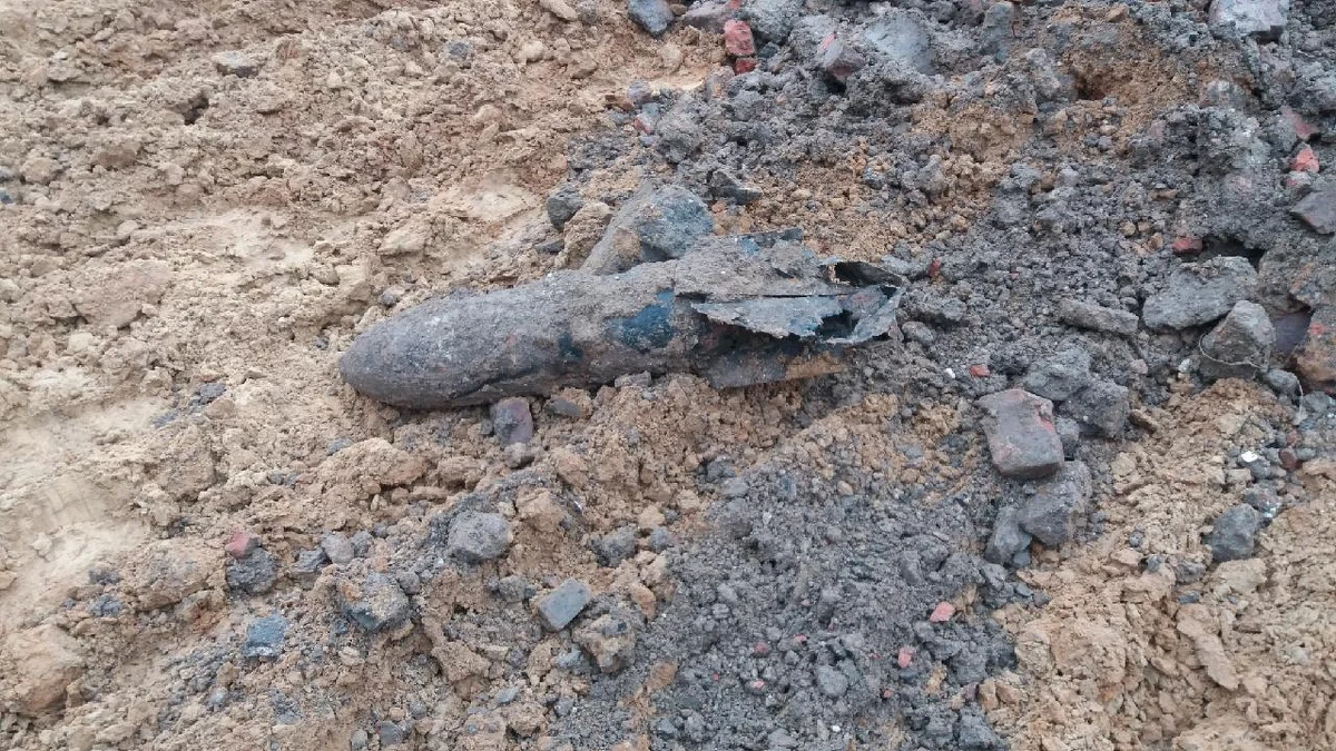 Saperzy zakończyli akcje przy wydobywaniu bomby z czasów II wojny światowej w Krakowie. Metrowy niewybuch znaleziono podczas prac budowlanych przy ulicy Dobrego Pasterza. 