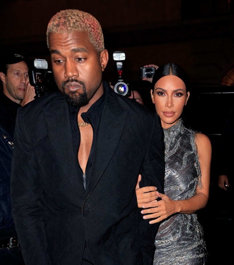 Czy po tak wielu załamaniach i ciągnących się od lat problemach psychicznych oświadczenia Kanye Westa można brać na poważnie? Amerykański raper, wokalista, producent muzyczny, ale też projektant mody twierdzi, że jest silniejszy niż kiedykolwiek wcześniej. Wraz z Nowym Rokiem odstawił narkotyki, alkohol, ale też leki. Te ostatnie, jak twierdzi, źle wpływały na jego duszę.