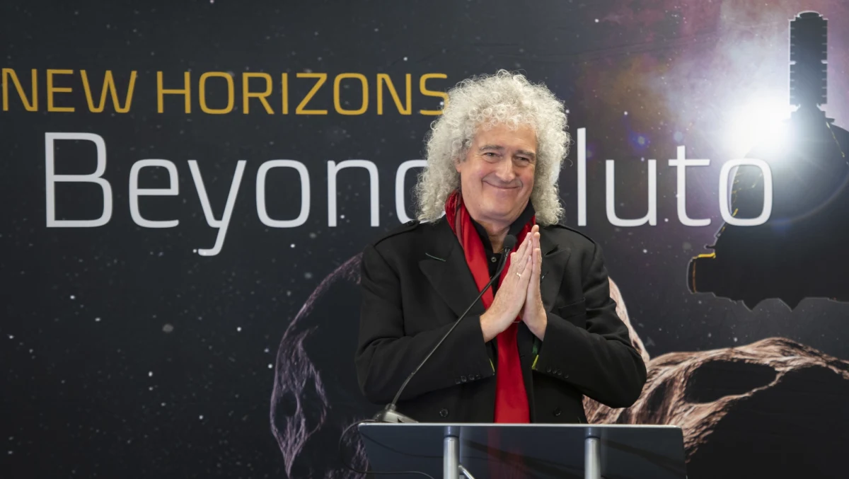 Brian May - legendarny gitarzysta grupy Queen - skomponował nowy utwór. Zrobił to na prośbę NASA, by uczcić 13. rocznicę wystrzelenia sondy kosmicznej New Horizons, która podróżuje po krawędzi Układu Słonecznego. 
