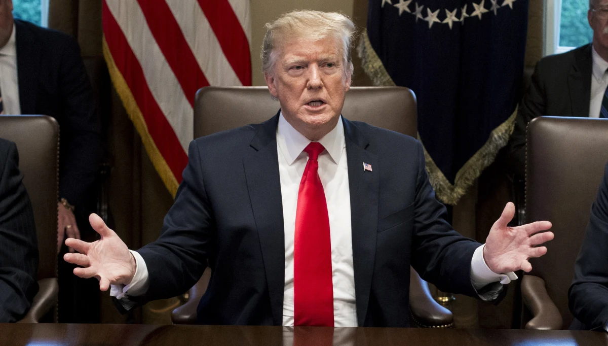 ​Prezydent USA Donald Trump powiedział dziennikarzom w Białym Domu, że otrzymał "wspaniały" list od północnokoreańskiego przywódcy Kim Dzong Una. Dodał, że "w niezbyt odległej przyszłości" zorganizowane będzie jego spotkanie z Kimem.