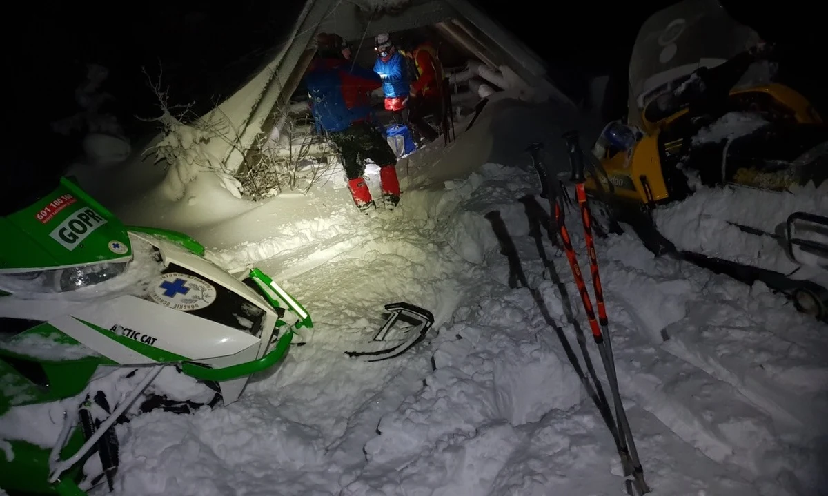 Ratownicy z Grupy Podhalańskiej GOPR ok. godz. 20:40 dotarli do turystów, którzy znajdowali się w szałasie na czerwonym szlaku prowadzącym z Jordanowa do schroniska PTTK na Hali Krupowej w rejonie szczytu Naroże (1064 m) w Beskidzie Żywieckim. Ze względu na trudne warunki i zmęczenie para nie mogła sama kontynuować wędrówki. 