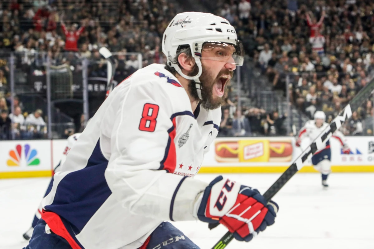 Hokeista Washington Capitals Aleksander Owieczkin zrezygnował z udziału w zaplanowanym na 26 stycznia Meczu Gwiazd ligi NHL. Rosjanin, który postanowił poświęcić ten czas na odpoczynek, zostanie ukarany automatycznie zawieszeniem na jedno spotkanie.