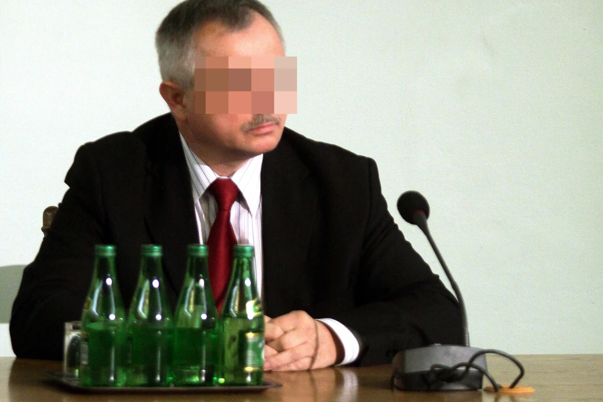 ​Osiem lat więzienia grozi byłemu szefowi prokuratury apelacyjnej w Warszawie. Jak dowiedział się reporter RMF FM, prokuratura zakończyła śledztwo wobec Zygmunta K., który jest podejrzany o oszustwo i wyłudzenie 100 tysięcy złotych kredytu ze SKOK Wołomin.