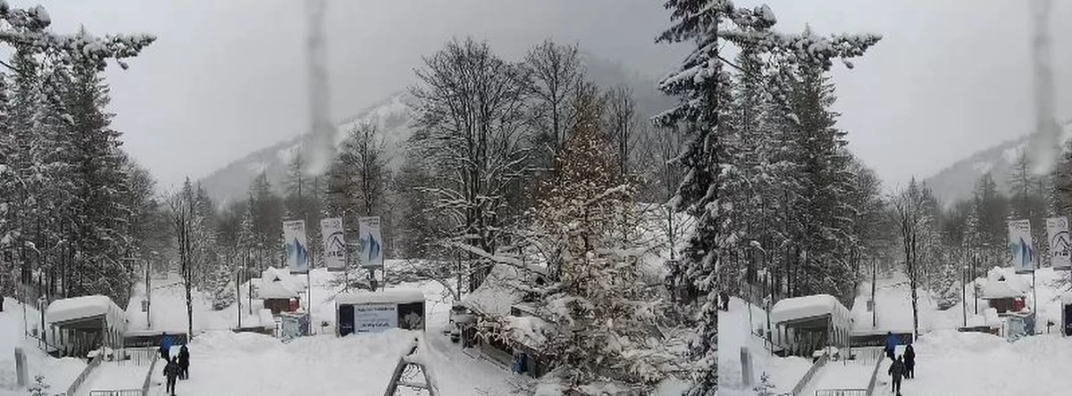 Po nocnych opadach śniegu w czwartek rano na Kasprowym Wierchu leżało 165 cm śniegu. Termometry pokazywały minus 16 stopni C. TOPR ogłosił czwarty stopień zagrożenia lawinowego. Sytuacja jest skrajnie niebezpieczna - ostrzegają ratownicy. 