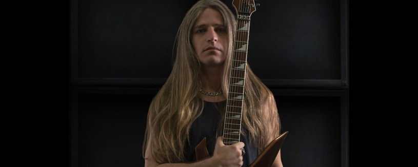 Nowym, koncertowym gitarzystą amerykańskiego Manowar został E.V. Martel, wierny fan samozwańczych Królów Metalu.