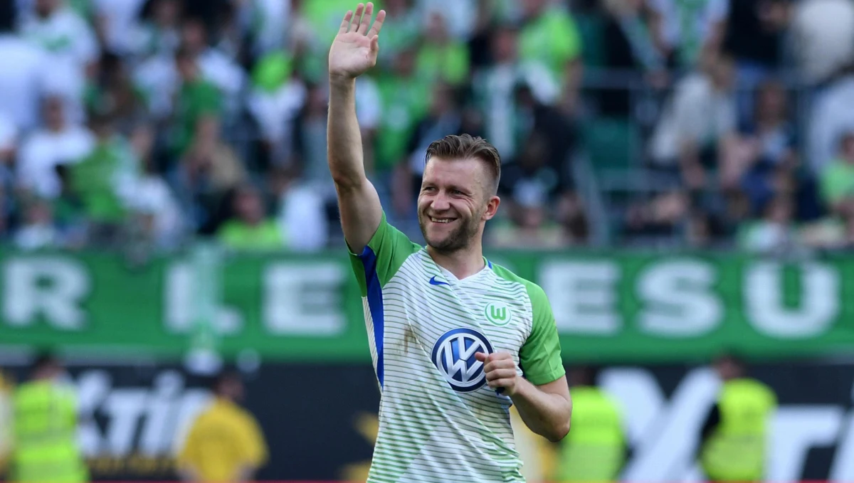 Umowa Jakuba Błaszczykowskiego z VfL Wolfsburg została rozwiązana za porozumieniem stron - poinformował niemiecki klub piłkarski na Twitterze. 33-letni reprezentant Polski występował w ekipie "Wilków" od sierpnia 2016 roku.