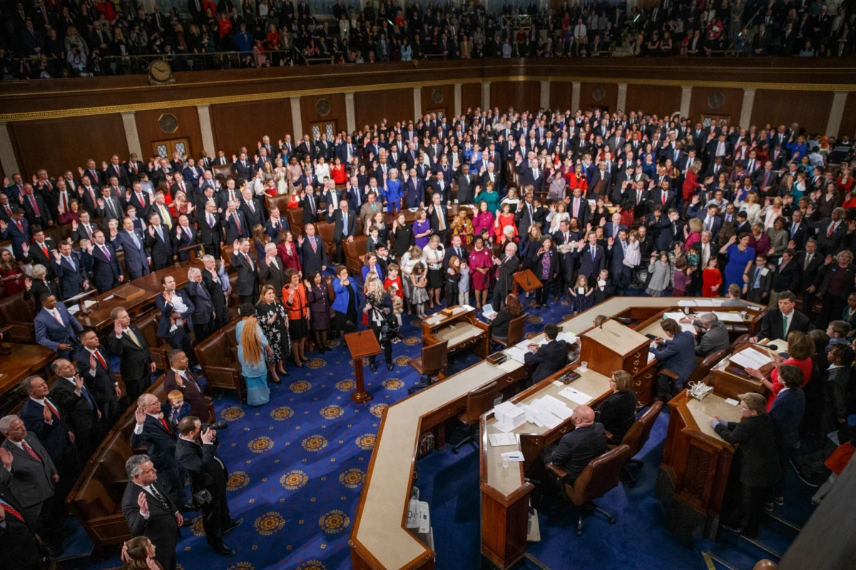 Amerykańska Izba Reprezentantów przegłosowała w czwartek dwie ustawy budżetowe, których celem jest zakończenie częściowego zawieszenia rządu federalnego. W ustawach nie przewidziano 5 mld dolarów na budowę muru na granicy z Meksykiem, czego domaga się prezydent USA Donald Trump.