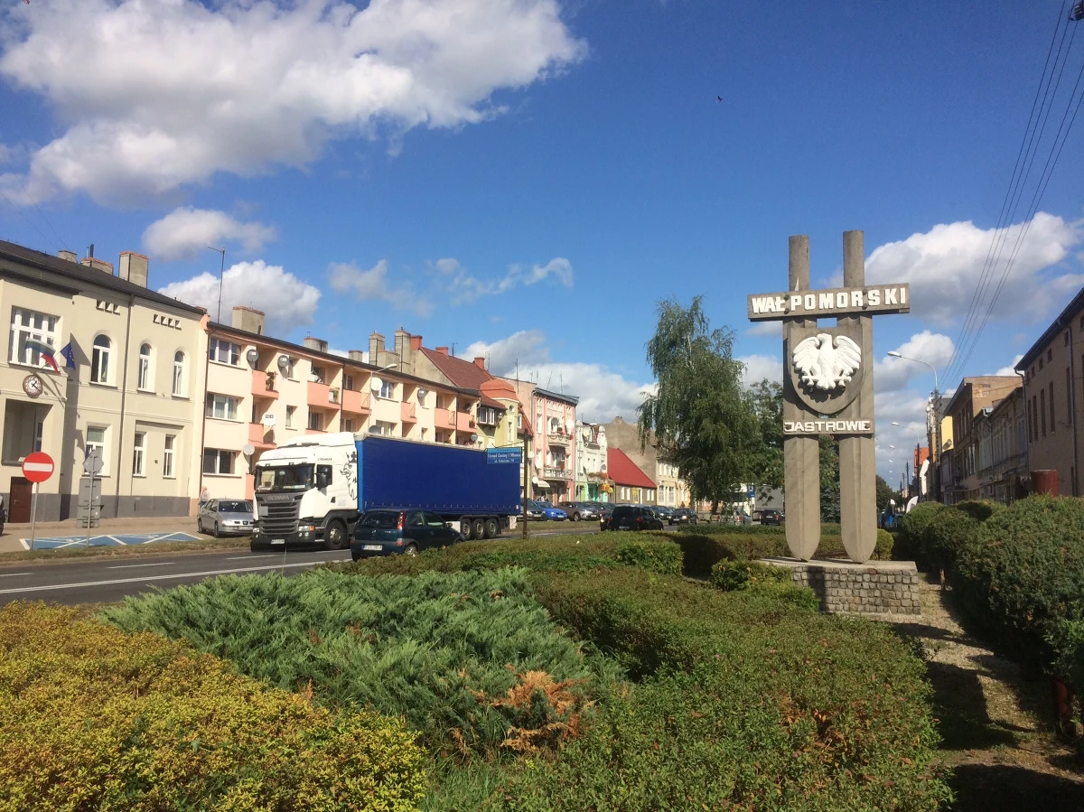 Lada chwila minie 41 lat od kiedy pomniki tzw. dwóch mieczy - albo jak kto woli dwóch krzyży - stoją na terenach, gdzie pod koniec II Wojny Światowej toczyły się walki o Wał Pomorski. Dziś to pogranicze Wielkopolski i Pomorza Zachodniego. Niewykluczone, że pomniki, które wpisały się w lokalny krajobraz i pamięć mieszkańców - niebawem znikną. Opinię w ich sprawie wydali historycy z Instytutu Pamięci Narodowej, zdaniem których monumenty to relikty Polski Ludowej.