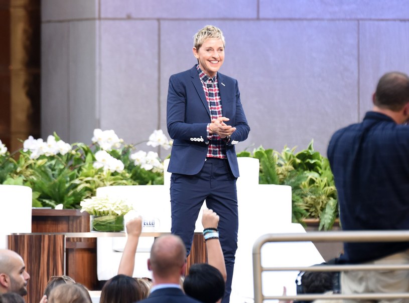 W swoim programie z 3. stycznia popularna komiczka i gospodyni talk show Ellen DeGeneres zachęcała swojego gościa, Kevina Harta, by ten podjął się prowadzenia gali Oscarowej. Jej wypowiedź spotkała się z falą krytyki. 