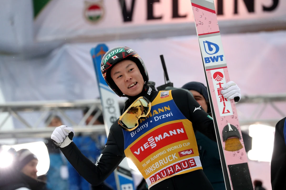 Japończyk Ryoyu Kobayashi znalazł się w sytuacji, w jakiej przed laty byli już dwaj jego rodacy: Yukio Kasaya i Kazuyoshi Funaki. Jego poprzednicy wygrali konkursy w Oberstdorfie, Garmisch-Partenkirchen i Innbrucku, ale w Bischofshofen przegrali. Postawienie tego ostatniego kroku w Turnieju Czterech Skoczni jest bardzo trudne. Komplet zwycięstw w jednej edycji mają na swoim koncie jedynie Sven Hannavald i Kamil Stoch.