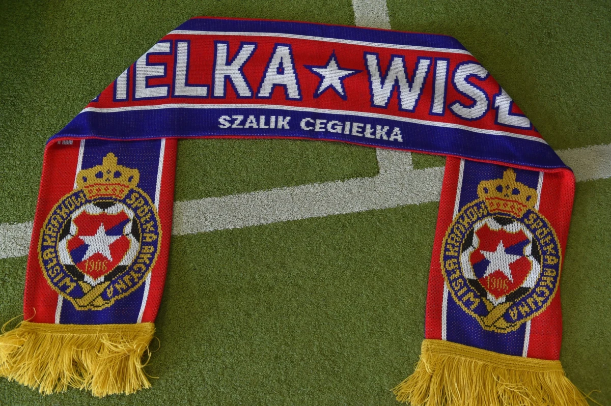 Krakowski adwokat Michał Piech poinformował, że złożył do Prokuratury Okręgowej w Krakowie zawiadomienie o możliwości popełnienia szeregu przestępstw przez Marzenę Sarapatę i inne osoby zarządzające klubem.