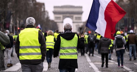 Do pierwszych starć z siłami bezpieczeństwa doszło wczesnym popołudniem w Paryżu w trakcie manifestacji ruchu "żółtych kamizelek". To ósma z rzędu sobota, podczas których ruch protestuje przeciwko rosnącym kosztom utrzymania we Francji.