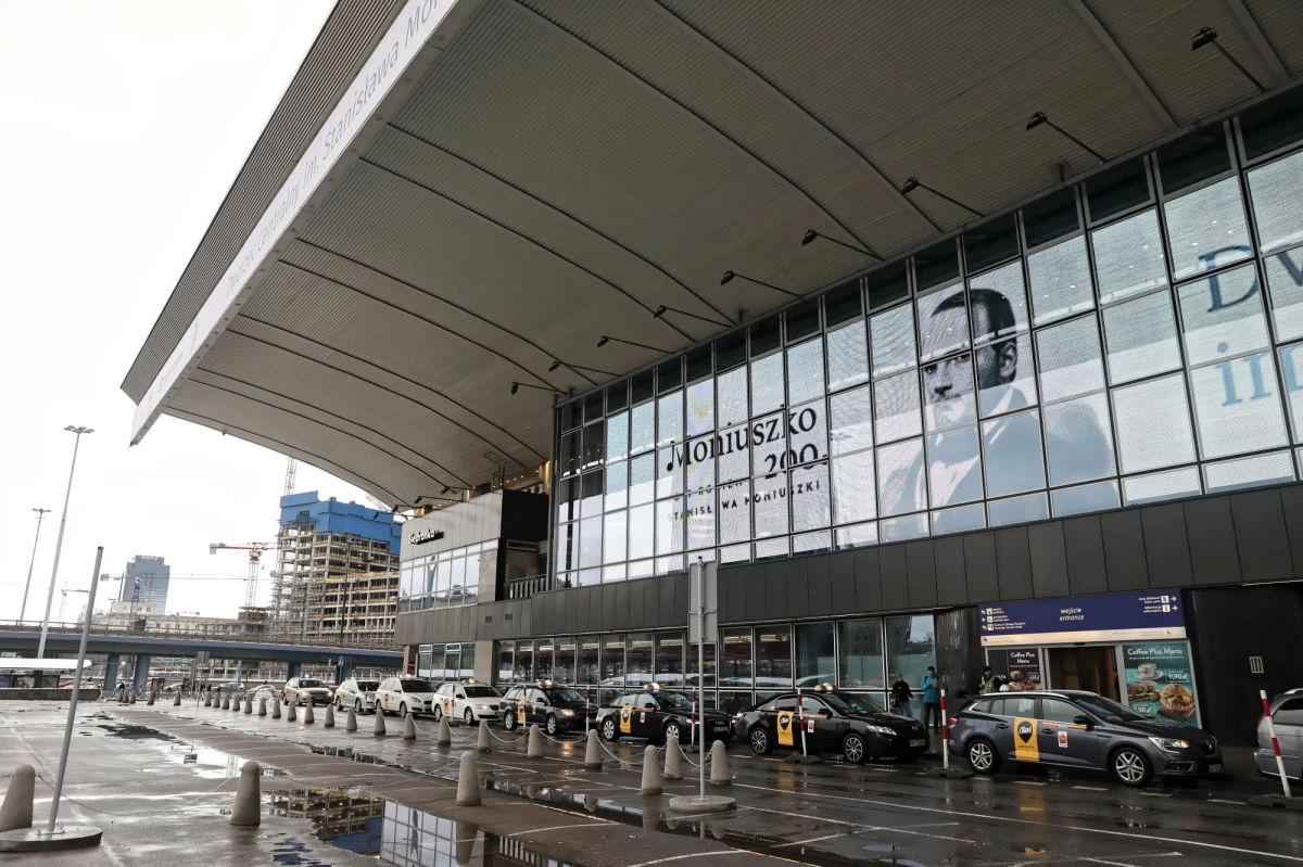 Stanisław Moniuszko od soboty jest patronem Dworca Centralnego w Warszawie. W uroczystości nadania imienia wybitnego kompozytora wziął udział m.in. wicepremier, minister kultury i dziedzictwa narodowego Piotr Gliński.