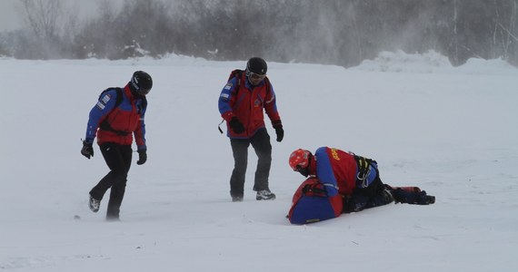 ​Ratownicy Grupy Krynickiej GOPR prowadzili wyprawę ratowniczą po cztery osoby, które utknęły na czerwonym szlaku między Cyrlą a Halą Łabowską w Beskidzie Sądeckim.