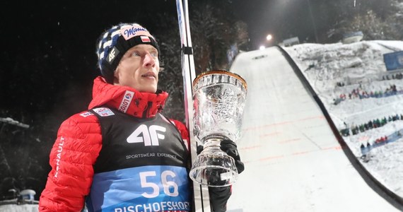 Adam Małysz nie ukrywał niedosytu po ostatnim konkursie Turnieju Czterech Skoczni w Bischofshofen. "Nie mogłem uwierzyć, że Dawid Kubacki stracił trzecią lokatę" - napisał na Facebooku. Kubacki, drugi w niedzielnych zawodach, zajął w całej imprezie czwarte miejsce.